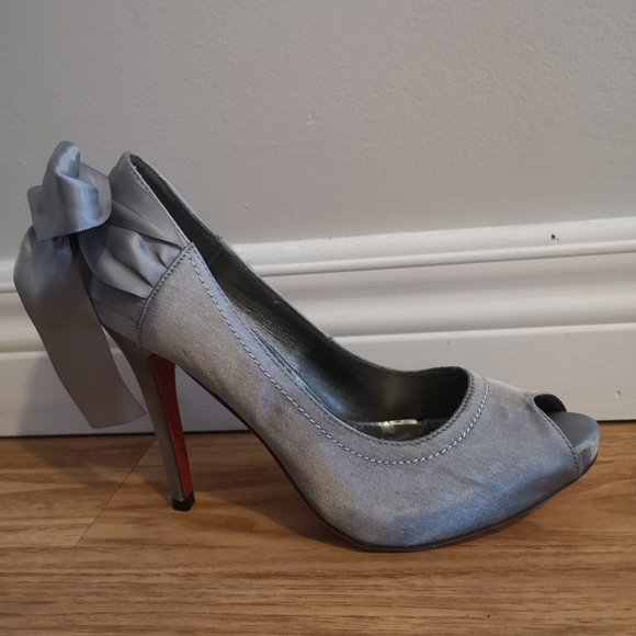 Grey Satin Dreamy high heel pumps 💜💕💜 - Picture 8 of 9